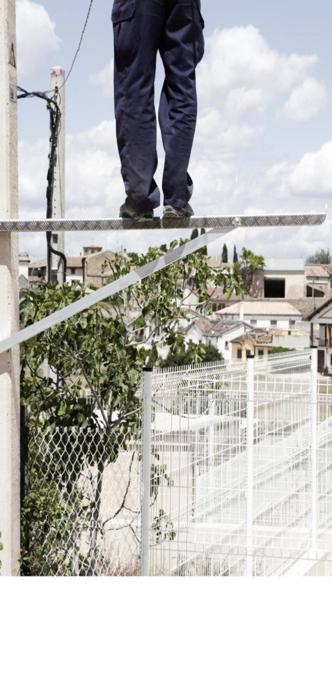 Plataforma posapiés para líneas eléctricas