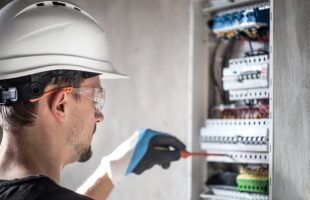 ¿Qué escalera necesita un electricista?
