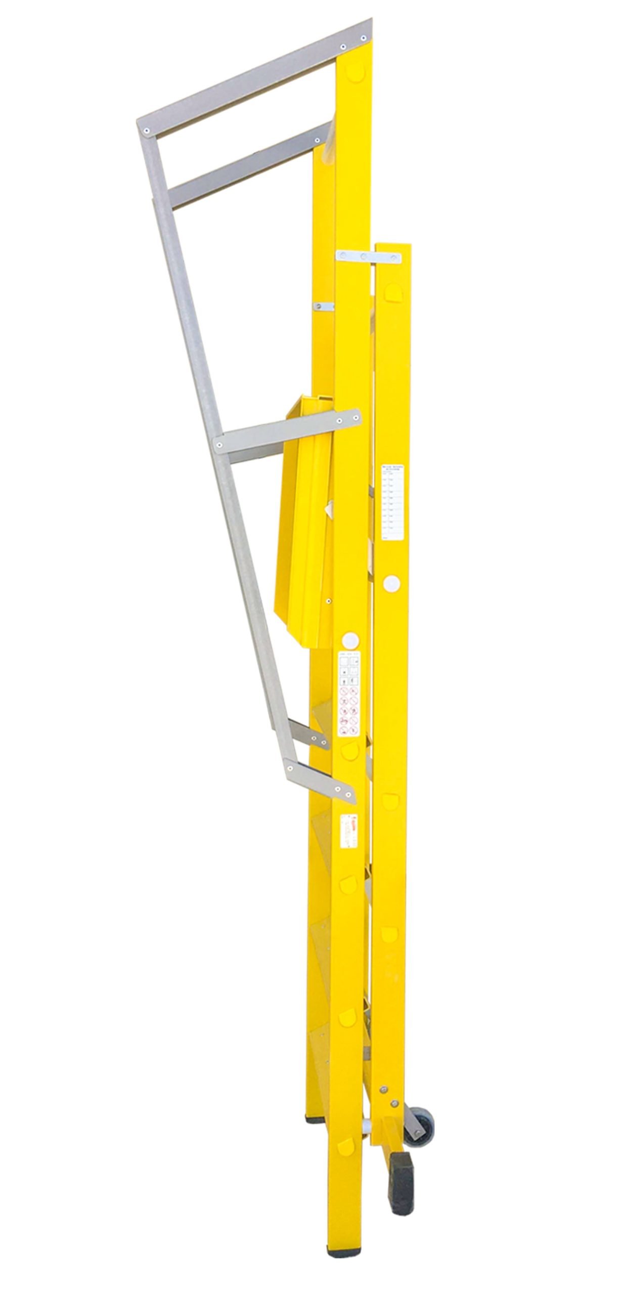 escalera de almacén plegada