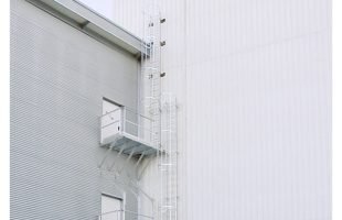 Escaleras fijas: uso, características y normativa