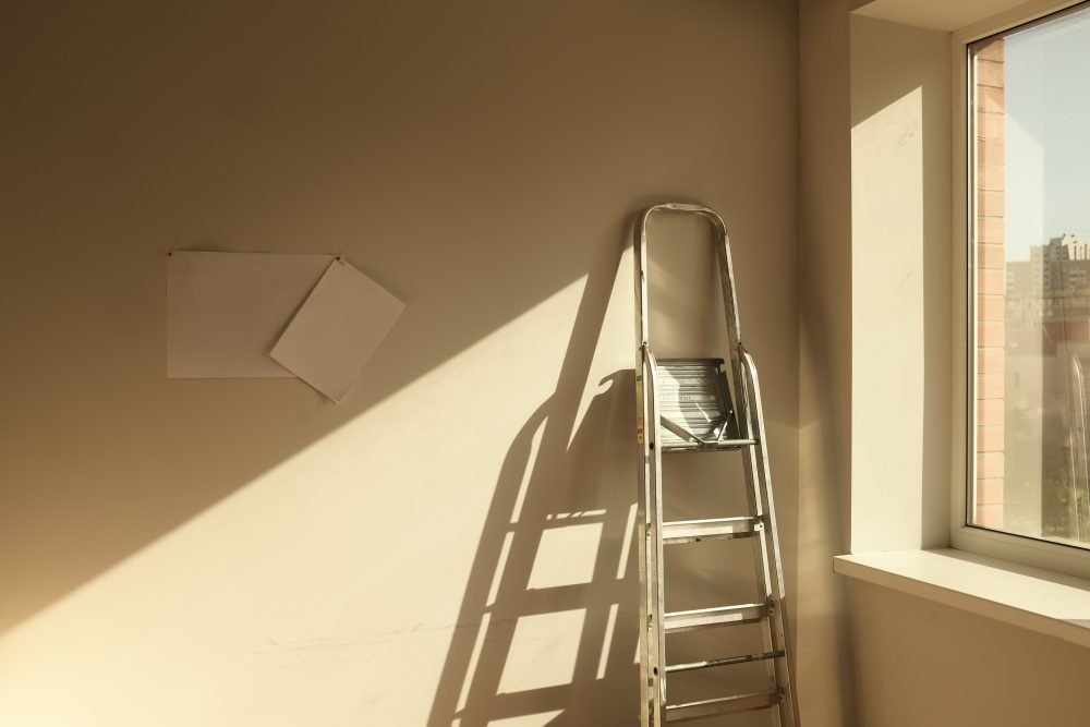 Cómo se deben almacenar las escaleras de mano