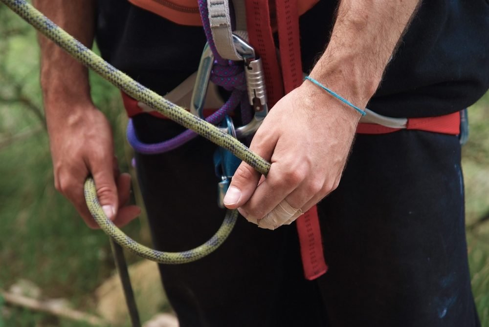 arnés de seguridad con línea de vida