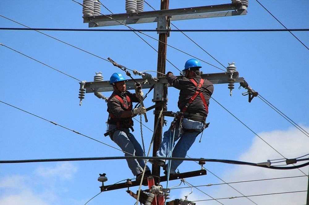 Qué son las plataformas reposapiés para líneas eléctricas