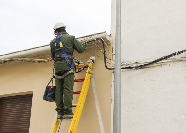 escaleras para empresas de electricidad