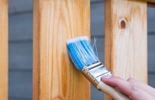 Compra tu nueva escalera y convierte la antigua en un mueble funcional