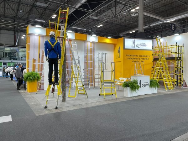 Mejores prácticas para usar las escaleras en espacios pequeños