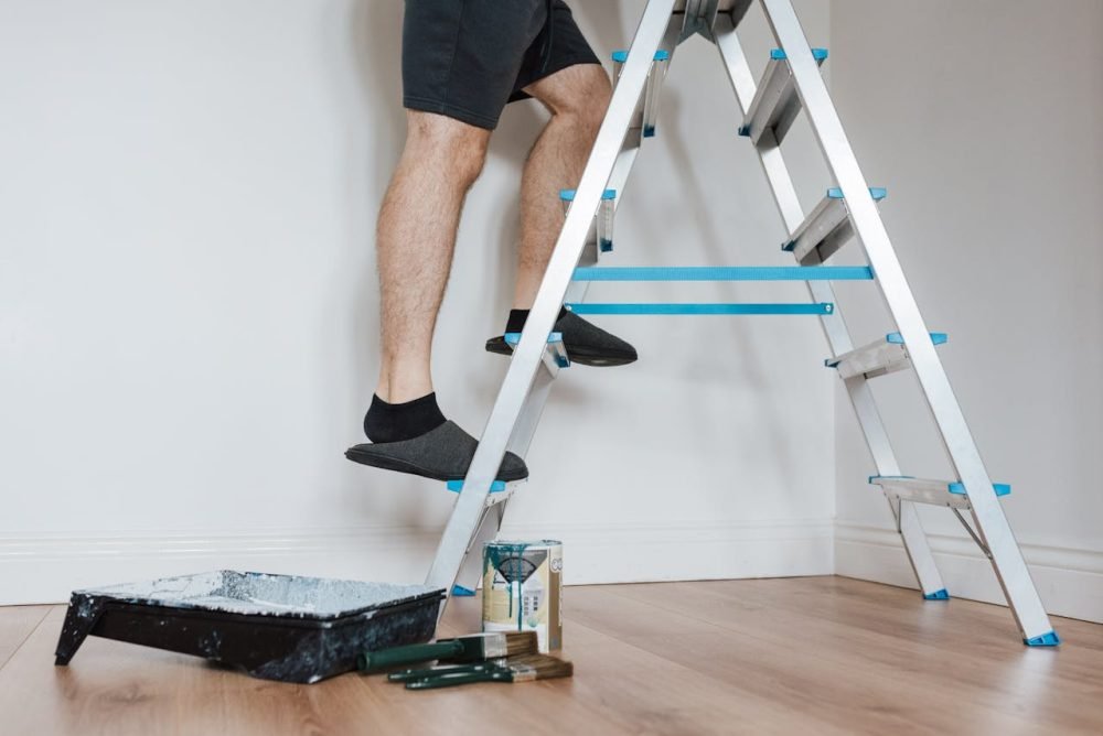 Checklist de seguridad antes de subir a una escalera: guía para tener en cuenta